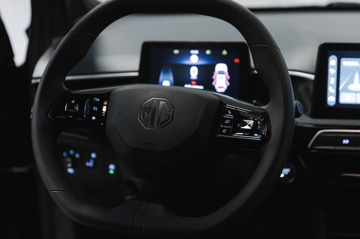 MG3 - kokpit cyfrowy